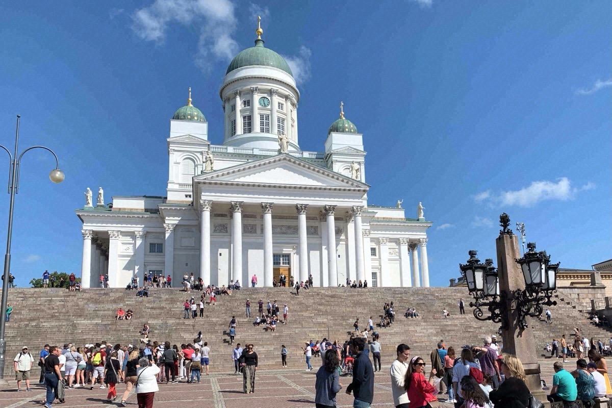The white Helsinki Cathedral above the steps on Senate Square
